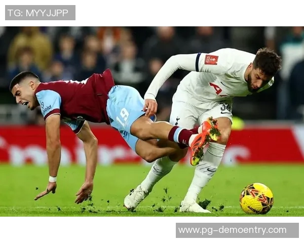 足总杯波尔图与热刺激战成平局绝杀瞬间引发全场热烈反响与十大精彩进球回顾